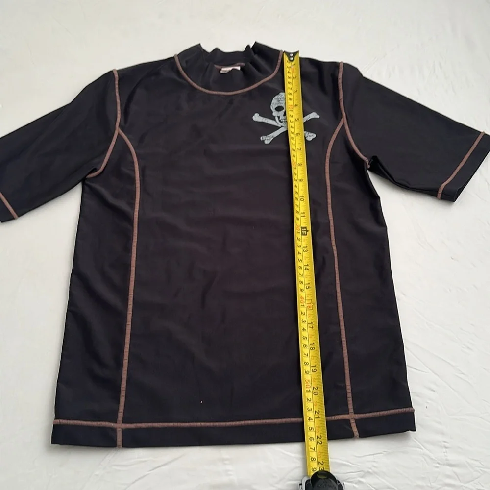 Mossimo black with white skull graphic short sleeve rash guard